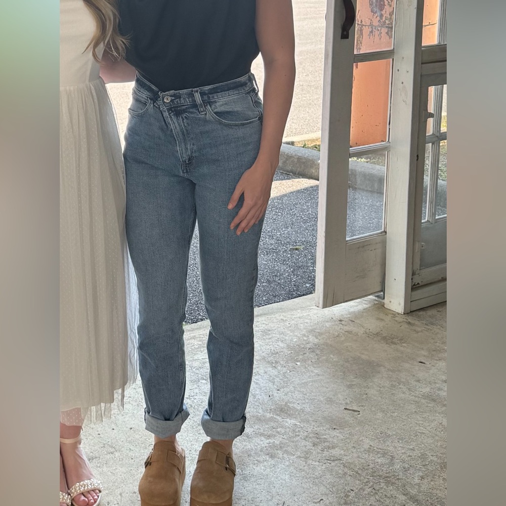 Abercrombie & Fitch- Slim Straight Ultra High Rise Jeans